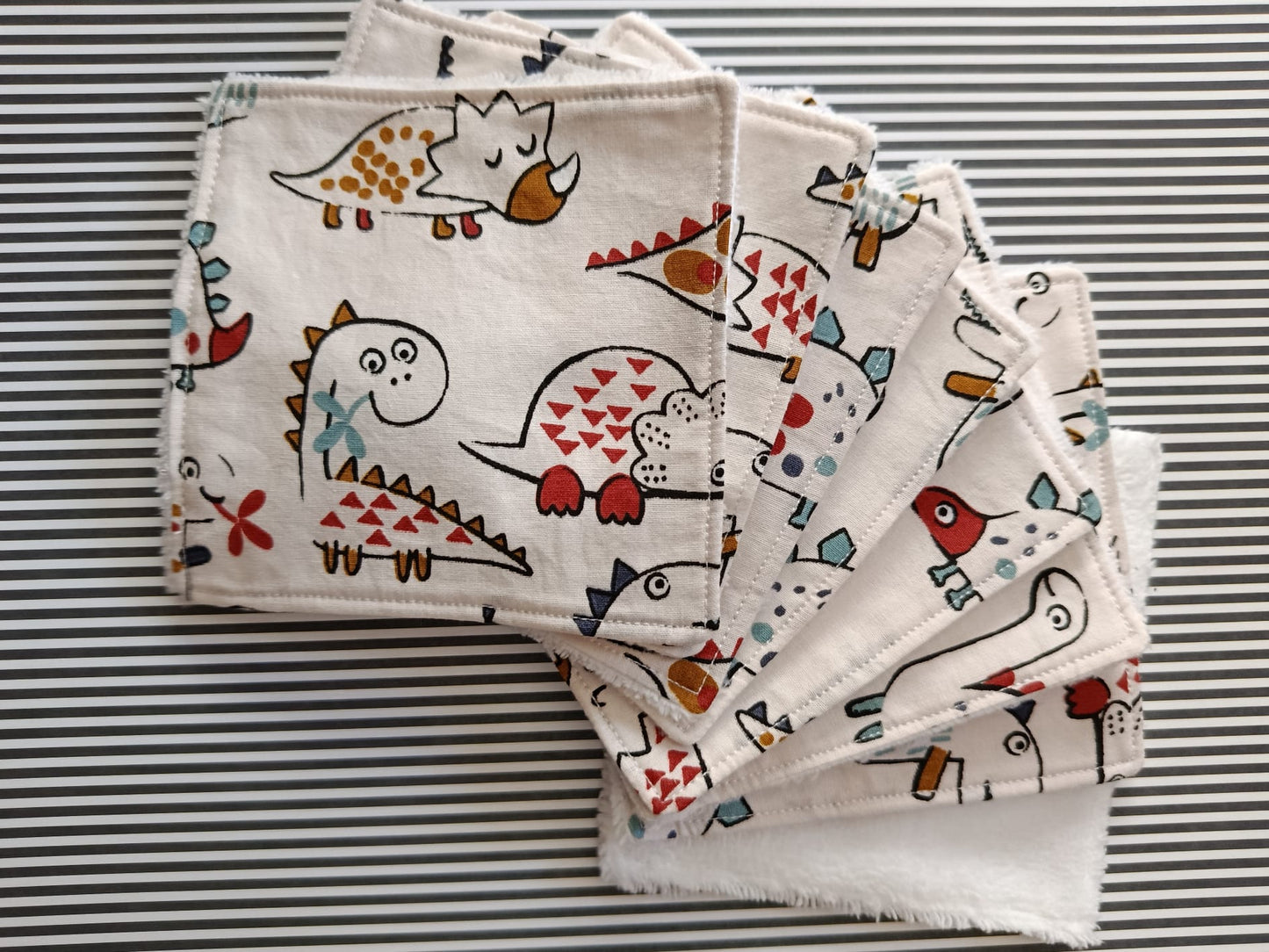 Panière + 8 lingettes dinosaures
